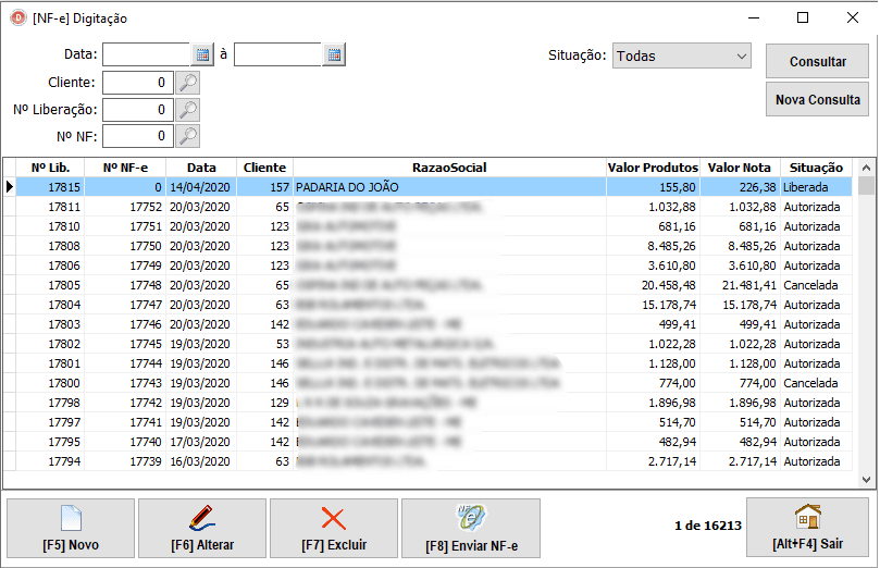 Visualização de tudo que está pendente em uma tela, com a situação de cada NF-e, envio automático de NF-e por e-mail com PDF e o XML, emissão de notas fiscais de exportação/importação e Carta de Correção Eletrônica.